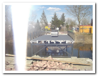 Inclusief de brugrijplaten en tussen de onderkant komen de nestkastjes.