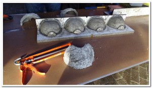 DSC03611huiszwaluwnest in aanbouw